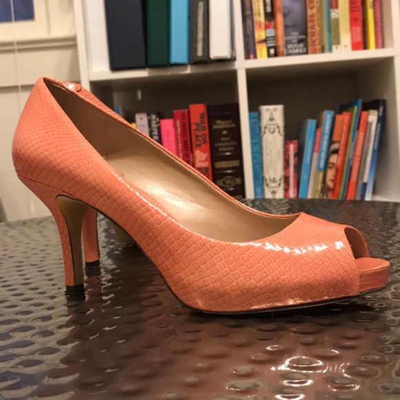 Vince Camuto coral peep toe pumps - Picture 3 of 8